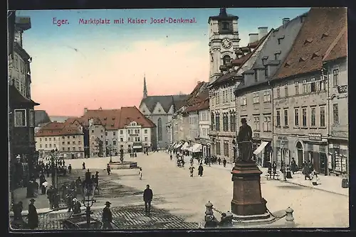 AK Eger, Blick auf Marktplatz mit Kaiser-Josef-Denkmal