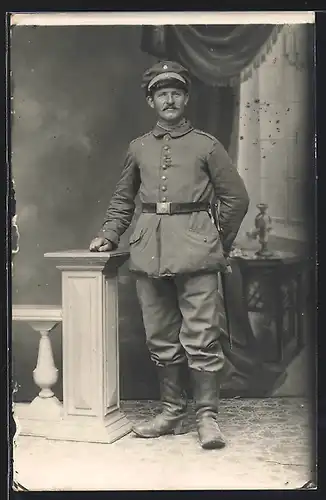 Foto-AK Soldat in Feldgrau Uniform 3. Ober-Elsä. Inf.-Rgt. Nr. 172, 8. Komp., mit Bajonett