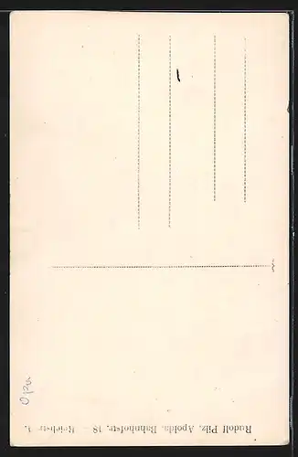 Foto-AK Soldat in Feldgrau Uniform vor einer Studiokulisse