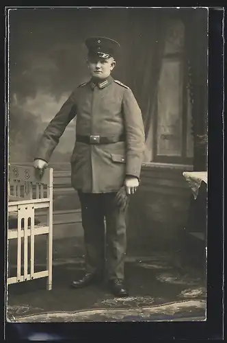 Foto-AK Soldat in Feldgrau Garde Uniform mit