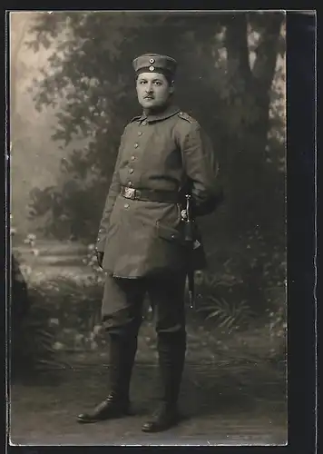 Foto-AK Soldat in Feldgrau Uniform Rgt. 116 mit Bajonett und Portepee, Krätzchen