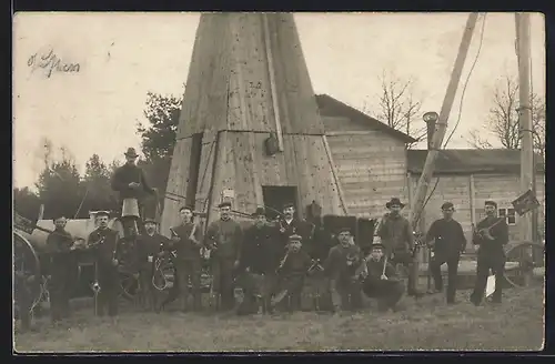 Foto-AK Bannetze, Bergarbeiter-Gruppe vor Holzturm
