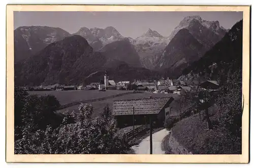 Fotografie Josef Schmidt, Lofer, Ansicht Lofer, Blick nach dem Ort mit Kirche und Alpenpanorama