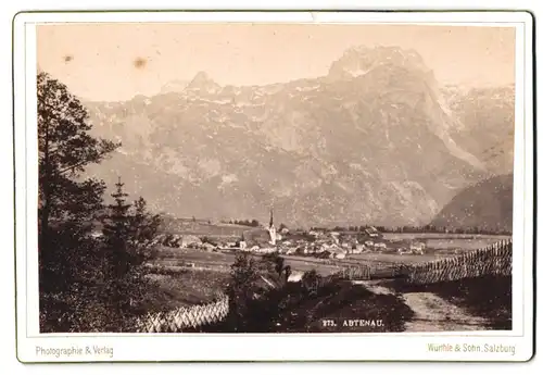 Fotografie Würthle & Sohn, Salzburg, Ansicht Abtenau, Blick nach dem Ort mit Alpenpanorama