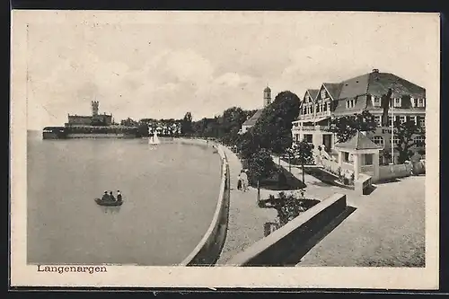 AK Langenargen, Villa am Wasser mit Schloss im Hintergrund
