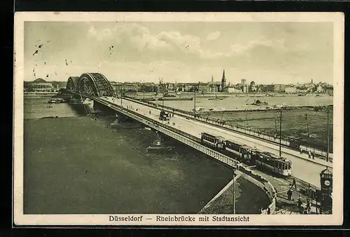AK Düsseldorf, Rheinbrücke mit Strassenbahn und Stadtansicht