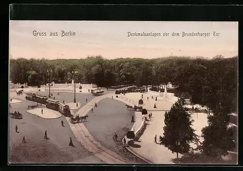 AK Berlin, Denkmalsanlagen und Strassenbahnen vor dem Brandenburger Tor