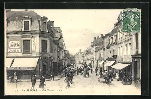 AK La Flèche, Rue Carnot, Strassenpartie