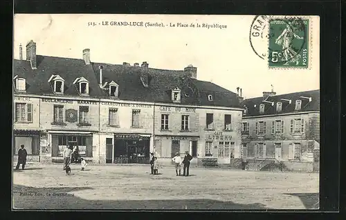 AK Le Grand-Lucé, La Place de la République