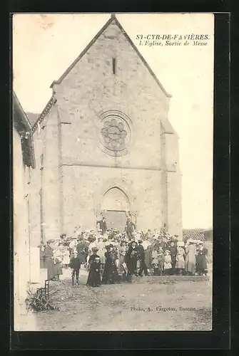 AK St-Cyr-de-Favières, L`Église, Sortie de Messe
