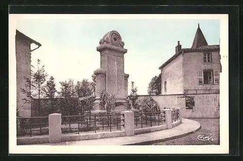 AK Pouilly-sous-Charlieu, Monument aux Morts