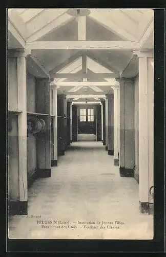 AK Pelussin, Institution de Jeunes Filles - Pensionnat des Croix, Vestiaire des Classes