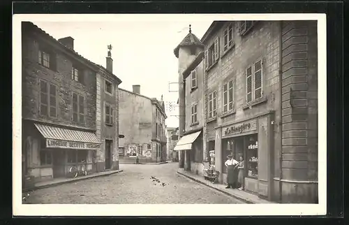 AK Sury-le-Comtal, Place du Peuple-Tour Dissard et la mairie