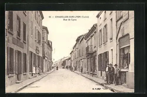 AK Chazelles-sur-Lyon, Rue de Lyon, Strassenpartie