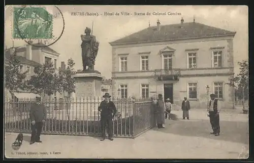 AK Feurs, Hotel de Ville -Statue de Colonel Combes