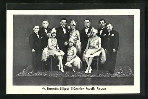 AK Liliputaner W. Berndts Künstler-Musik-Revue, Gruppenbild in Kostümen