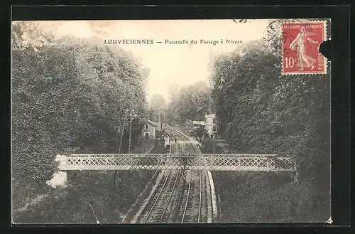 AK Louveciennes, Passerelle du Passage à Niveau