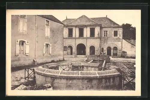 AK Dampierre-sur-Salon, La Fontaine et la Mairie
