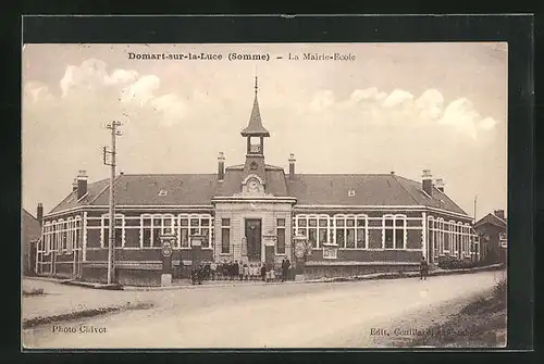 AK Domart-sur-la-Luce, La Mairie-Ecole