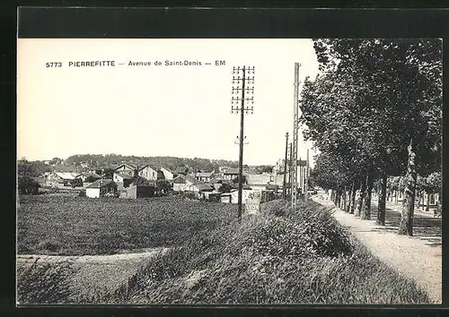 AK Pierrefitte, Avenue de Saint-Denis, vue sur la Village