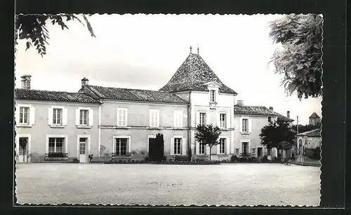 AK Juillac-le-Coq, Mairie, Gebäudeansicht