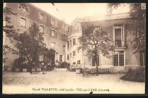 AK Vic-sur-Cère, Hotel Vialette, coté jardin