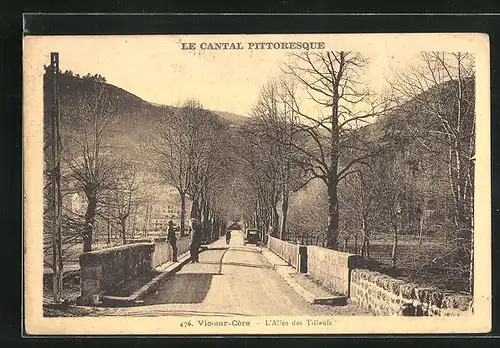 AK Vic-sur-Cère, L`Allée des Tilleuls