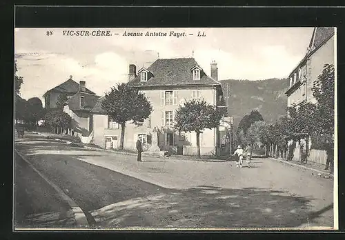 AK Vic-sur-Cère, Avenue Antoine Fayet