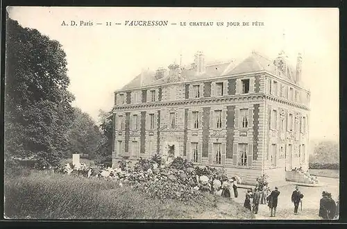 AK Vaucresson, Le Chateau un jour de fete