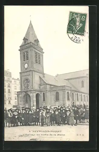 AK Levallois-Perret, L`Eglise, La sortie de la Messe