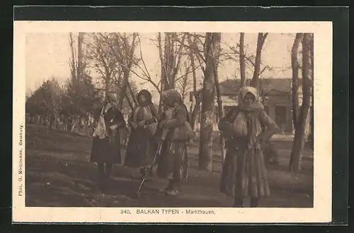 AK Balkan Typen, Marktfrauen mit Kopftüchern und Korb