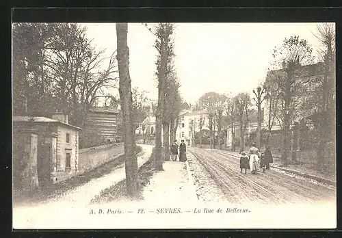 AK Sèvres, La Rue de Bellevue, Strassenpartie