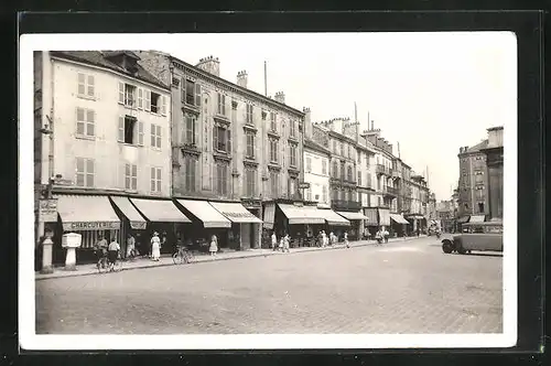 AK Rueil-Malmaison, place de l`Eglise