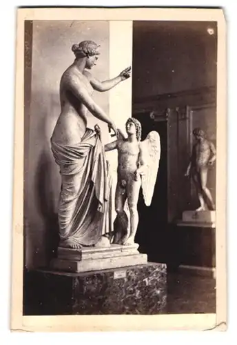 Fotografie Fotograf unbekannt, Rom Vatikan, Ansicht Rom, Venus Statue mit Engel