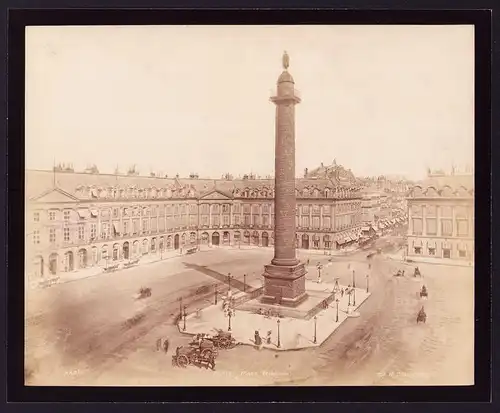 Fotografie Ansicht Paris, Place Vendòme mit Siegessäule, Fernrohr, Pferdekarren um den Platz, Grossformat 29 x 24cm