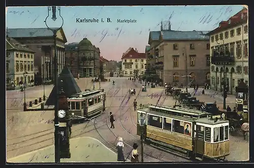 Goldfenster-AK Karlsruhe, Strassenbahn auf dem Platz, Häuser mit Goldfenstern