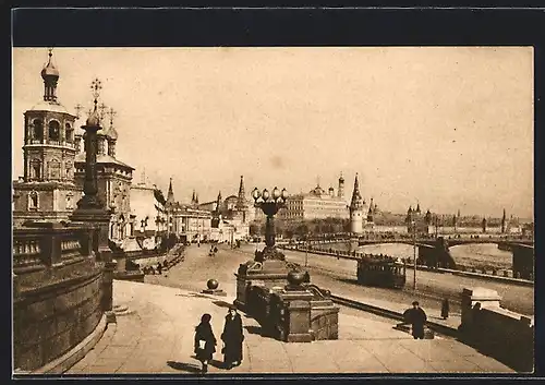 AK Moscou, Quai Kropotkin et vue du Kremlin, Strassenbahn