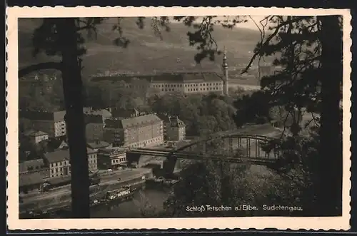 AK Tetschen a. Elbe, Schloss Tetschen und Brücke