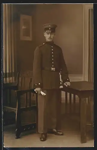 Foto-AK Soldat in Uniform Rgt. 15 mit Bajonett und Portepee