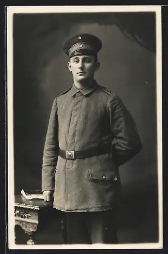Foto-AK junger Soldat H. Matzen in Feldgrau Uniform Rgt. 9