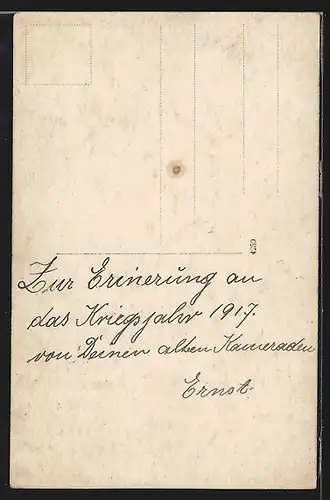 Foto-AK Soldat Ernst in Feldgrau Uniform mit eingestecktem Ordensband und Wickelgamaschen, 1917