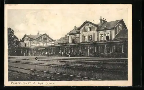 AK Povázie, Teplice (stanica), Bahnhof von der Gleisseite