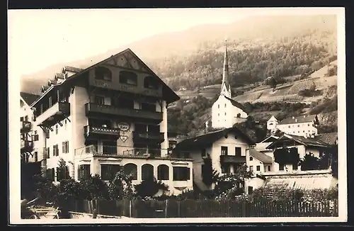 AK Ötz /Ötztal, Ortsansicht mit Posthotel und Kirche