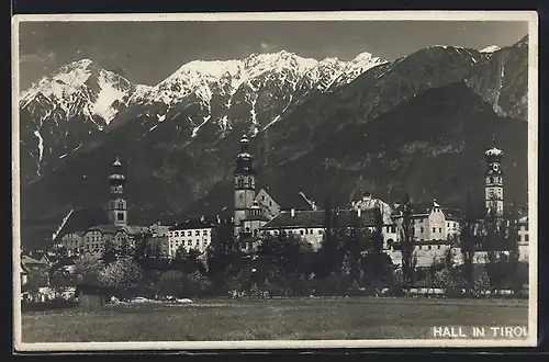 AK Hall in Tirol, Ortspanorama vor Bergkulisse
