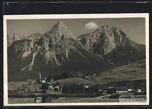 AK Lermoos, Ortsansicht mit Bergspitze