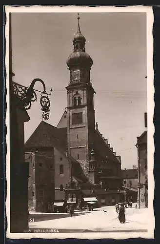 AK Hall /Tirol, Strassenpartie mit Blick zur Kirche