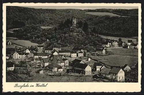 AK Burglahr im Wiedtal, Gesamtansicht mit Gasthof zur Burg