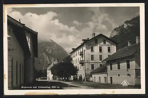 AK Stainach, Strassenpartie mit Hotel Bahnhof und Grimming