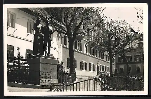 AK Mariazell, Marienheim der Schulschwestern, Pater Abel Platz mit Denkmal