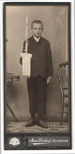 Fotografie Max Dorbert, Vilshofen, Portrait Kommunikant mit Kerze und Gebetsbuch